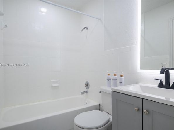 605 SW 14th Ter, Fort Lauderdale FL 33312