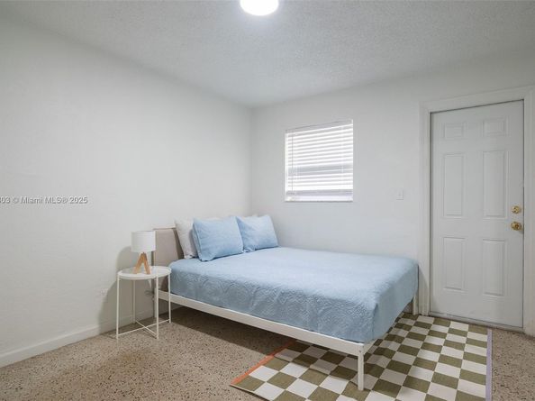 605 SW 14th Ter, Fort Lauderdale FL 33312