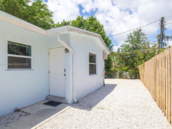 605 SW 14th Ter, Fort Lauderdale FL 33312
