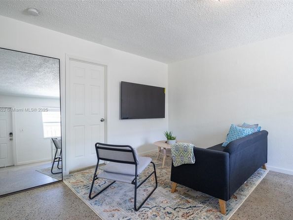 605 SW 14th Ter, Fort Lauderdale FL 33312