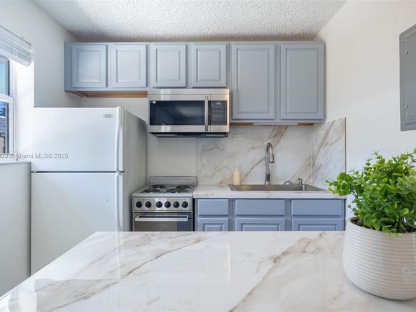 605 SW 14th Ter, Fort Lauderdale FL 33312