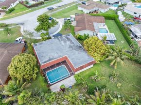 8310 SW 26th Pl, Davie FL 33328