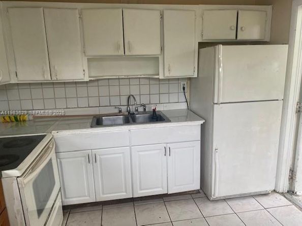 1990 NE 168 St, North Miami Beach FL 33162