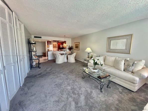 2309 S Cypress Bend Dr 311D, Pompano Beach FL 33069