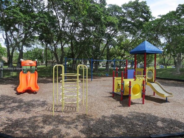 2309 S Cypress Bend Dr 311D, Pompano Beach FL 33069