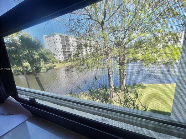 2309 S Cypress Bend Dr 311D, Pompano Beach FL 33069