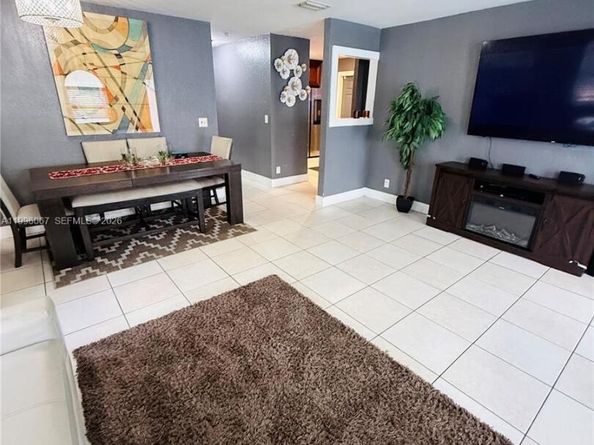 2920 NW 8th St, Fort Lauderdale FL 33311