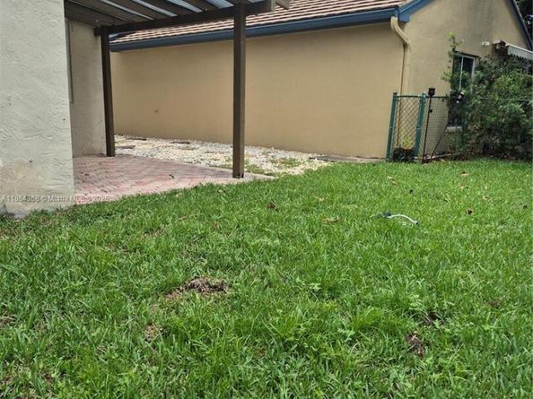2176 NW 184th Way, Pembroke Pines FL 33029