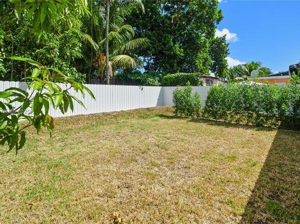 2936 NW 27th St, Miami FL 33142