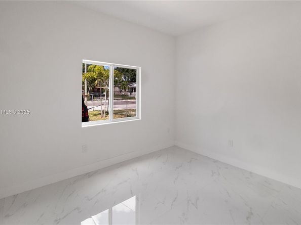2936 NW 27th St, Miami FL 33142