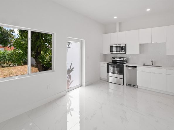 2936 NW 27th St, Miami FL 33142