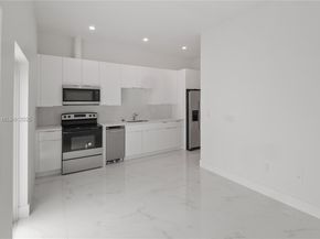 2936 NW 27th St, Miami FL 33142