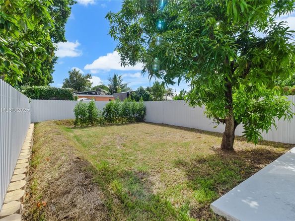 2936 NW 27th St, Miami FL 33142