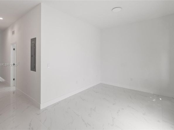 2936 NW 27th St, Miami FL 33142