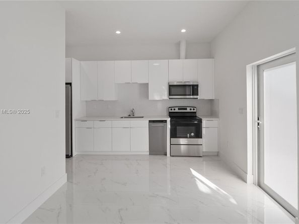2936 NW 27th St, Miami FL 33142