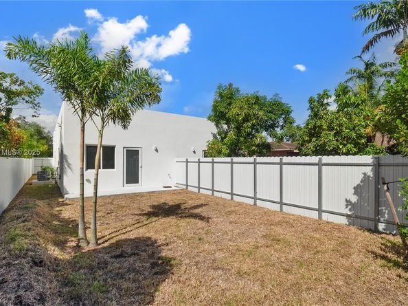 2936 NW 27th St, Miami FL 33142