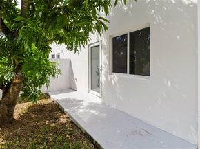 2936 NW 27th St, Miami FL 33142