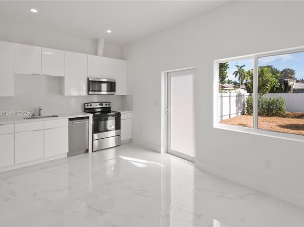 2936 NW 27th St, Miami FL 33142