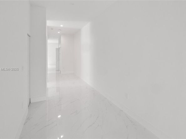 2936 NW 27th St, Miami FL 33142