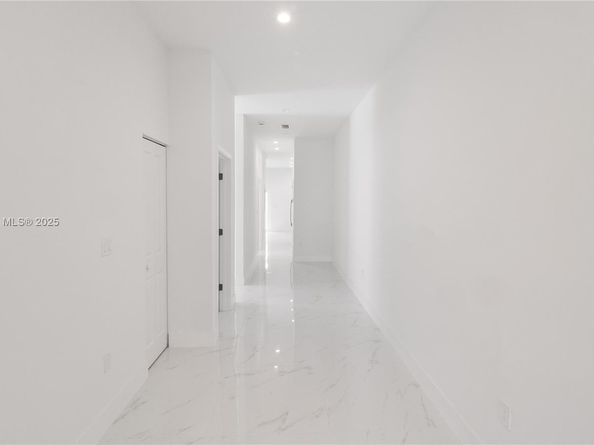 2936 NW 27th St, Miami FL 33142