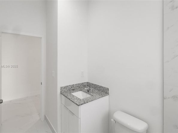 2936 NW 27th St, Miami FL 33142