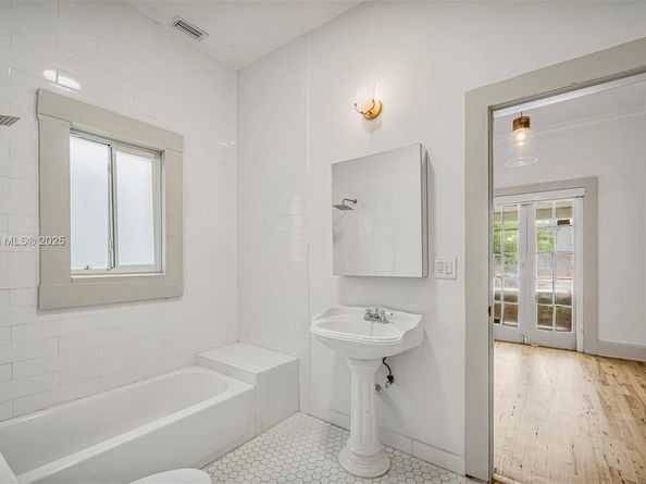 85 NE 46th St, Miami FL 33137