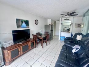 2385 NW 11th St B16, Miami FL 33125