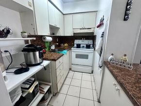 2385 NW 11th St B16, Miami FL 33125