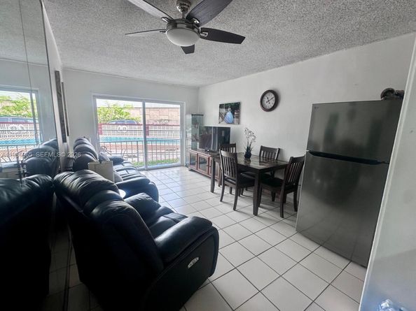 2385 NW 11th St B16, Miami FL 33125