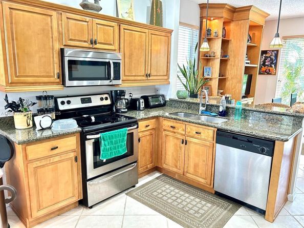 10830 Limeberry Dr, Cooper City FL 33026