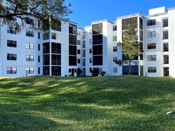 9235 SW 8th St 406, Boca Raton FL 33428