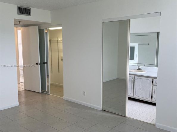 9235 SW 8th St 406, Boca Raton FL 33428
