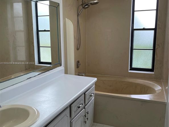 9235 SW 8th St 406, Boca Raton FL 33428