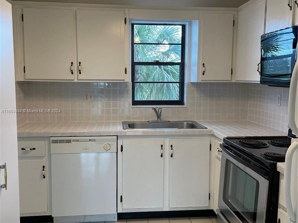 9235 SW 8th St 406, Boca Raton FL 33428