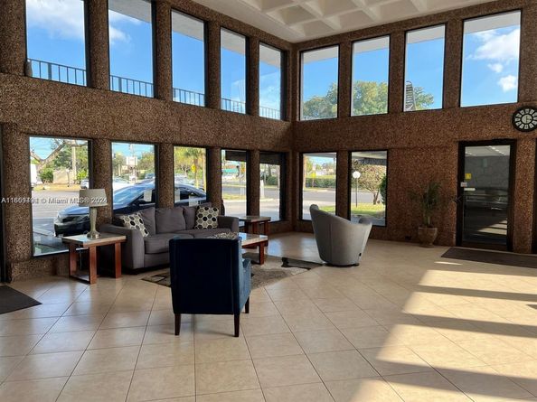 9235 SW 8th St 406, Boca Raton FL 33428