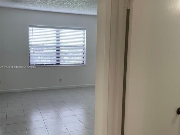 9235 SW 8th St 406, Boca Raton FL 33428
