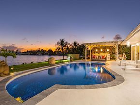 6830 Winged Foot Dr, Hialeah FL 33015