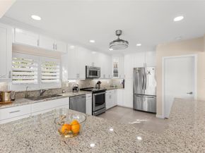 6830 Winged Foot Dr, Hialeah FL 33015