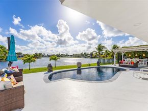 6830 Winged Foot Dr, Hialeah FL 33015