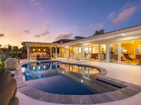 6830 Winged Foot Dr, Hialeah FL 33015