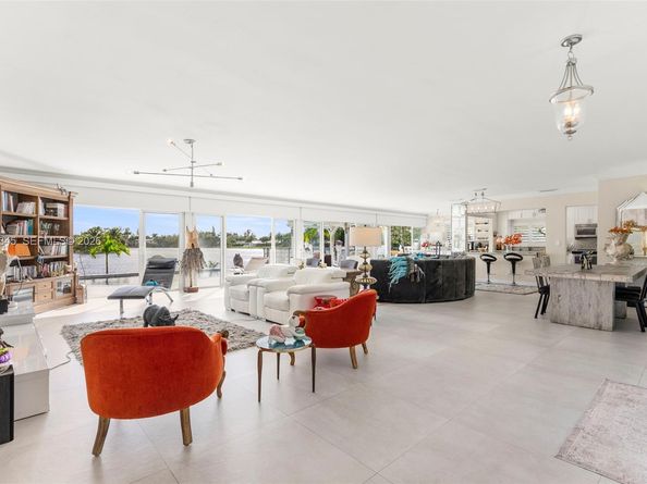 6830 Winged Foot Dr, Hialeah FL 33015