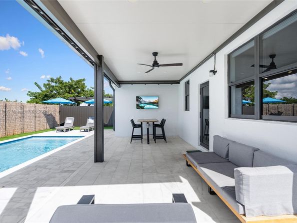 22676 SW 131st Pl, Miami FL 33170