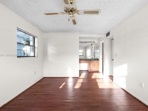 907 NE 199th St 101, Miami FL 33179
