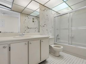 907 NE 199th St 101, Miami FL 33179