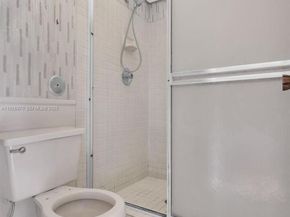 907 NE 199th St 101, Miami FL 33179