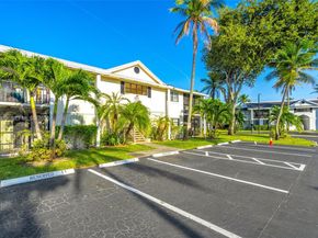 907 NE 199th St 101, Miami FL 33179