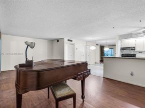 907 NE 199th St 101, Miami FL 33179