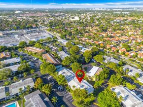 907 NE 199th St 101, Miami FL 33179