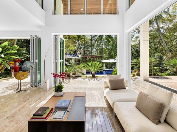 7150 W Lago Dr, Coral Gables FL 33143