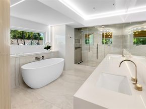 7150 W Lago Dr, Coral Gables FL 33143